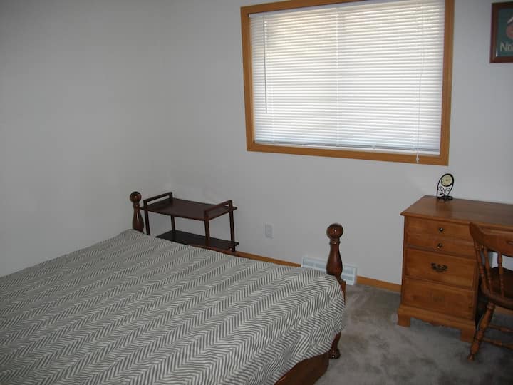 第二间卧室- 1张标准双人床