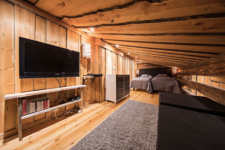 พื้นที่นั่งเล่นและห้องนอนชั้นบน