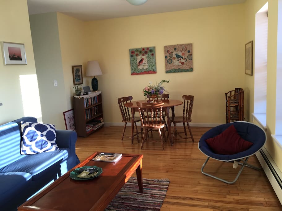 Dining area in combined LR/DR