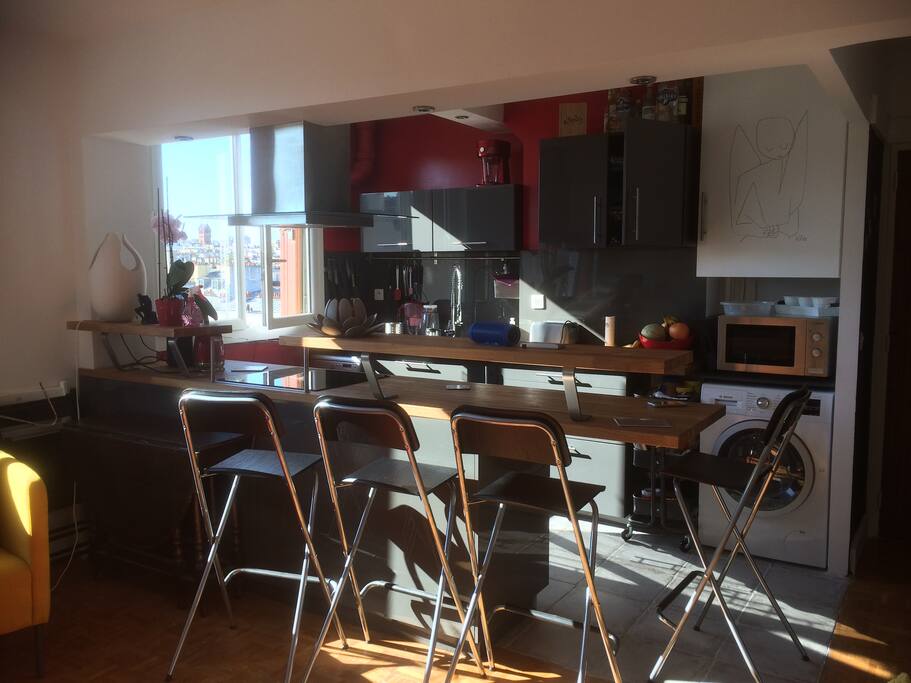 cuisine ouverte sur le salon, ideal pour brancher en famille!