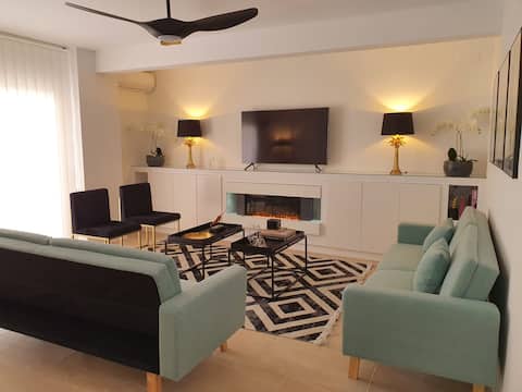 First line beach placed refurbished apartment