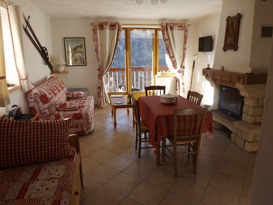 Studio très lumineux avec grand balcon