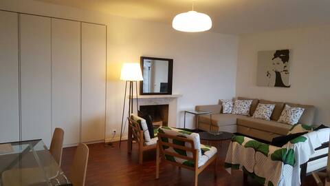 Bright flat 10 min away from center
