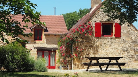 Full nature, charming cottage close to Lascaux.