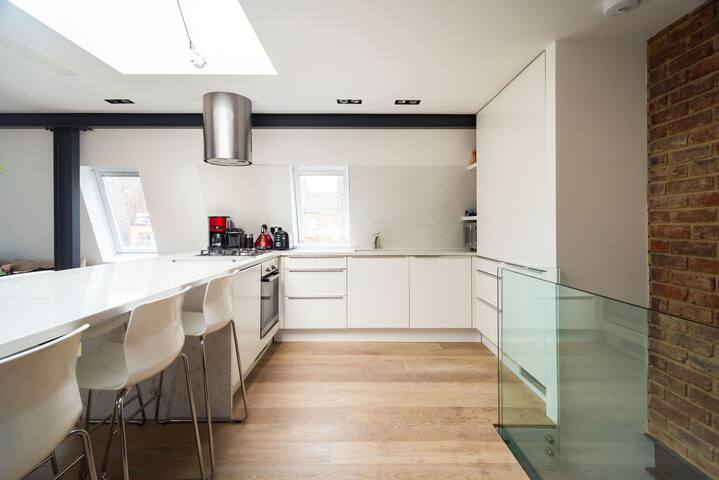 Modern Architect-Designed Duplex Apartment gallery image 2