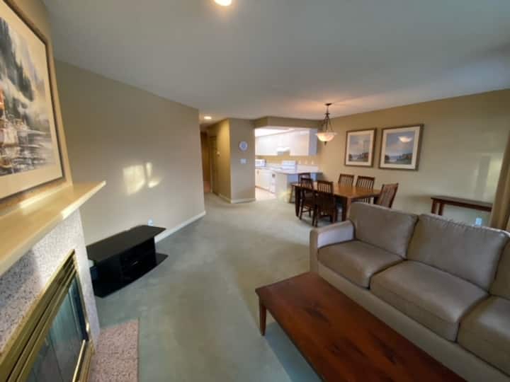 Nanoose Bay Oceanfront Retreat - Sleeps 6 - Vancouver Island