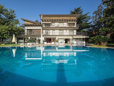 With private pool on the Etna-flanks (22 sleeps)