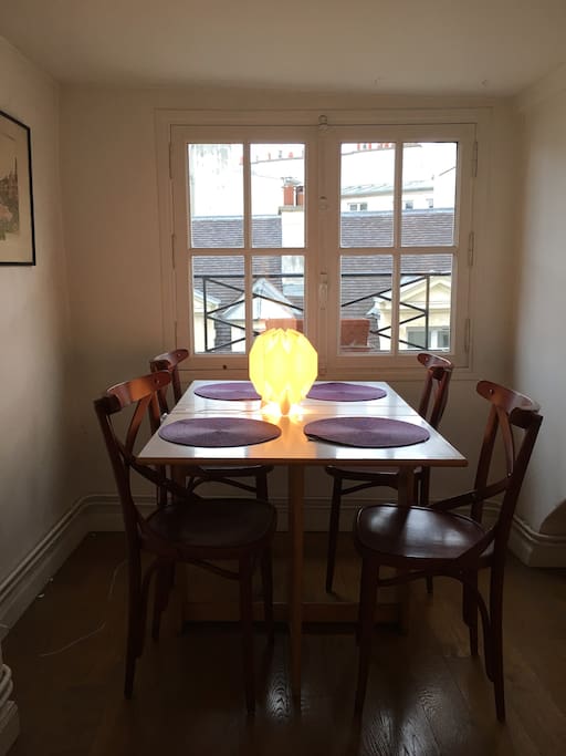 Dining overlooking Paris