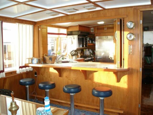 85′ Yacht docked at Pier 40 San Francisco gallery image 4