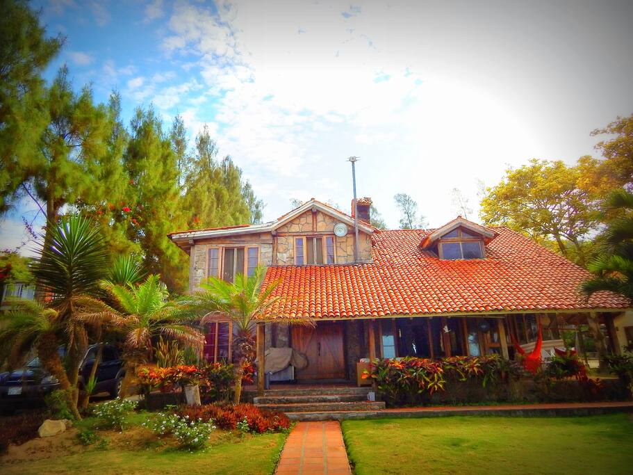 Main House 'La Dolce Vita' Beach is directly in front of home