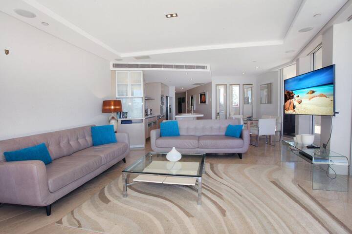 Oceans 201 – Unit on Mooloolaba Esplanade gallery image 5