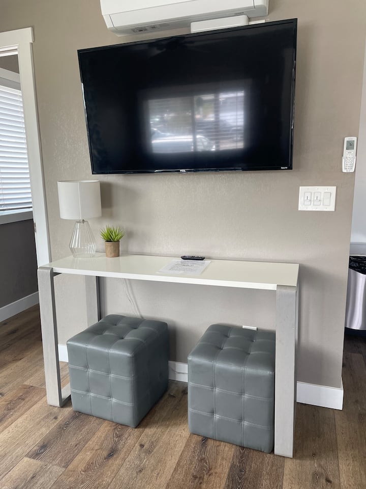 Centrally Located 2 Bed House With Private Yard ! - San Diego, CA