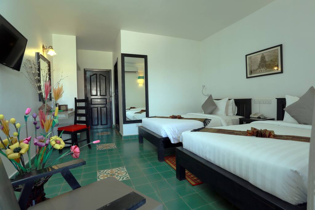 Deluxe Twin with Private Balcony