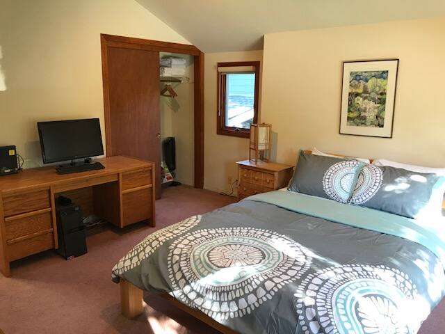 Cozy 2-Story Palo Alto House Near Downtown gallery image 3