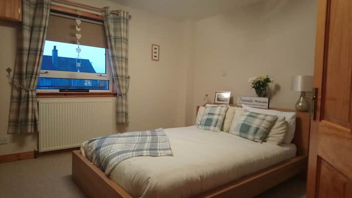 Double room with Ensuite! Clean and friendly home.
