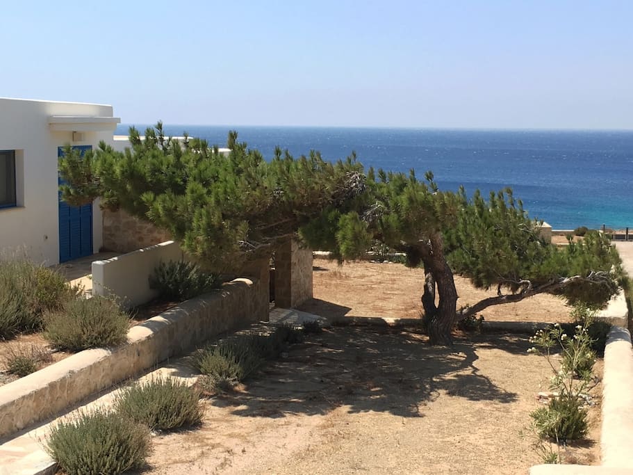 Entrance with sea view