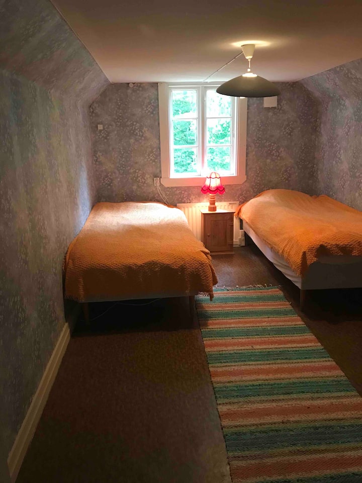 Საძინებელი ზედა სართულზე