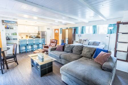 Huge Beachy Studio. Steps2Bay +AC +Bikes (Hanalei)