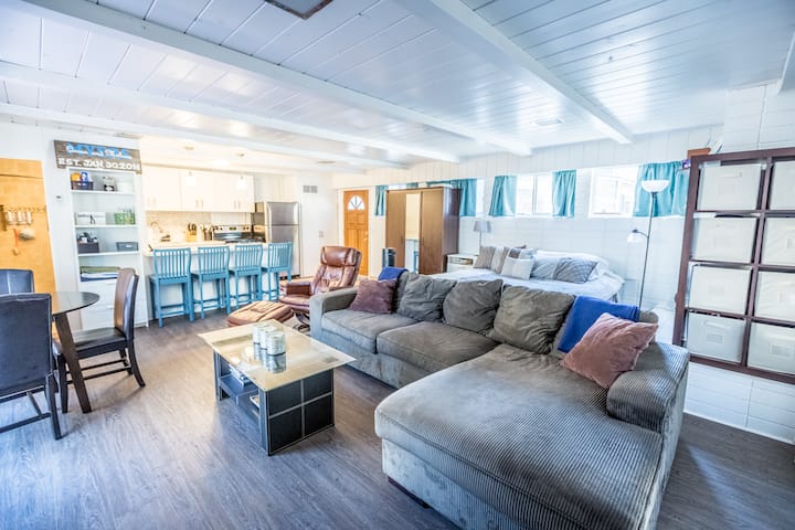 Huge Beachy Studio. Steps2Bay +AC +Bikes (Hanalei)