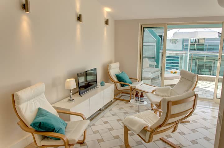 Second floor lounge area.