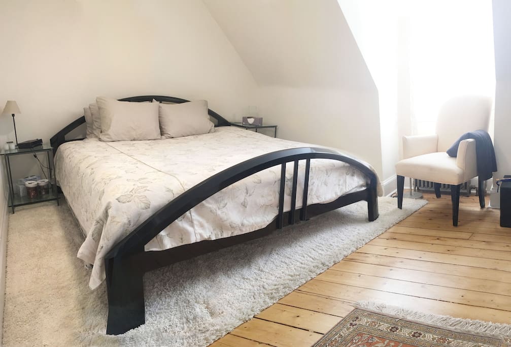 King-sized, Italian lacquer bed in the main bedroom (on West side with afternoon light).