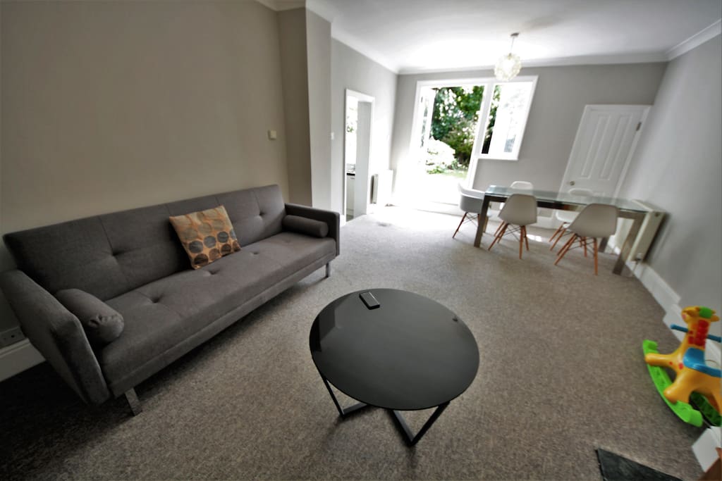 Spacious double reception