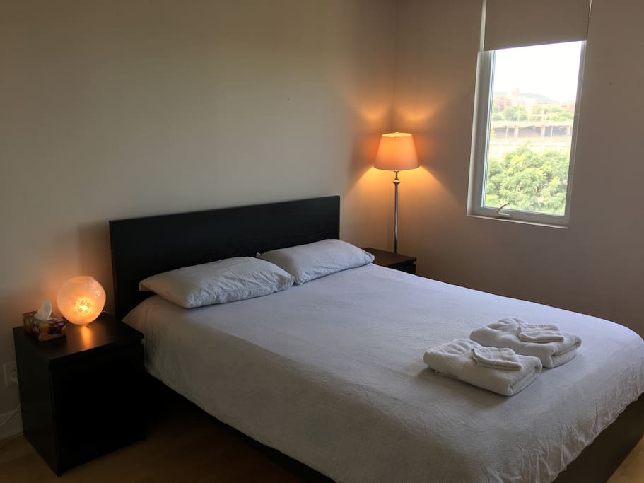 Queen bed room #2