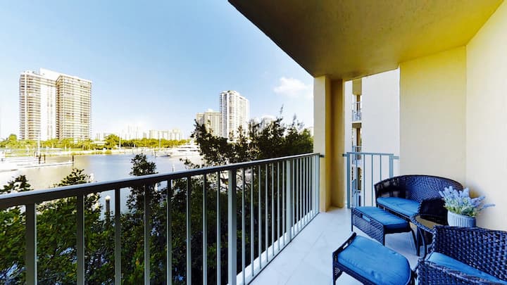 Waterfront 1 Bedroom/1 Bathroom - Aventura, FL