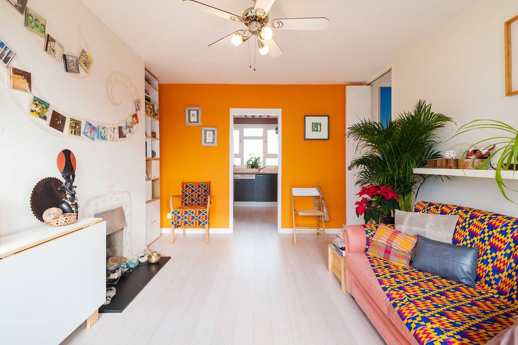 living room, view to the kitchen.