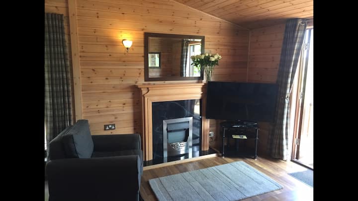 The Horseshoe Lodge 

Superb Lodge Sauna & Hot Tub - Derbyshire