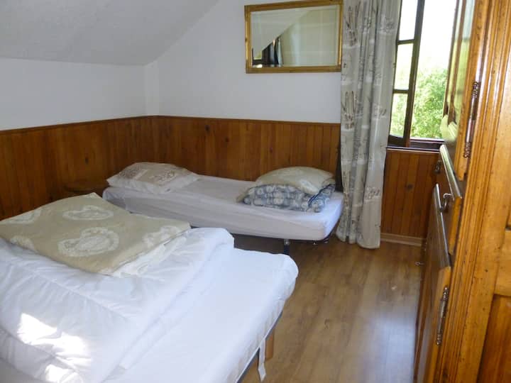 חדר שינה  3 אנשים. קומה שנייה.