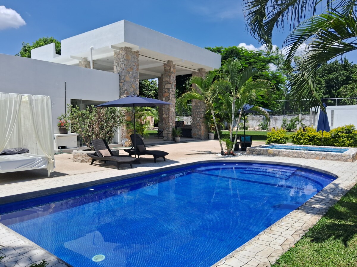 8BR Villa in Jiutepec — 8 bedroom vacation rental in Jiutepec