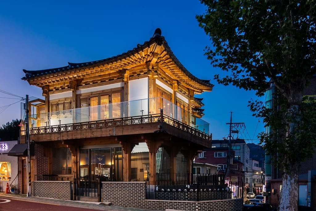 Traditional korean house  w modern interior Guesthouses for Rent in Jongno gu Seoul South Korea 