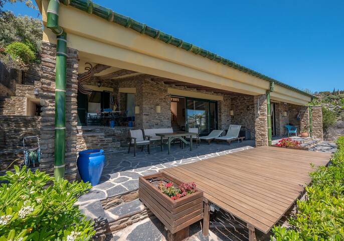 Casa con vistas al mar y estacionamiento privado gallery image 3