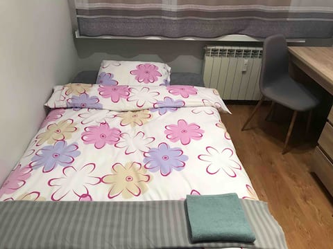 Private & cosy room close to the centre of Poznan