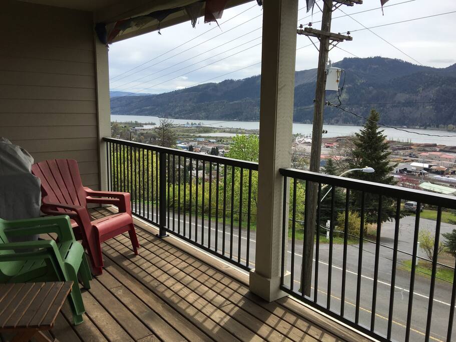 Great Deck with Natural Gas BBQ