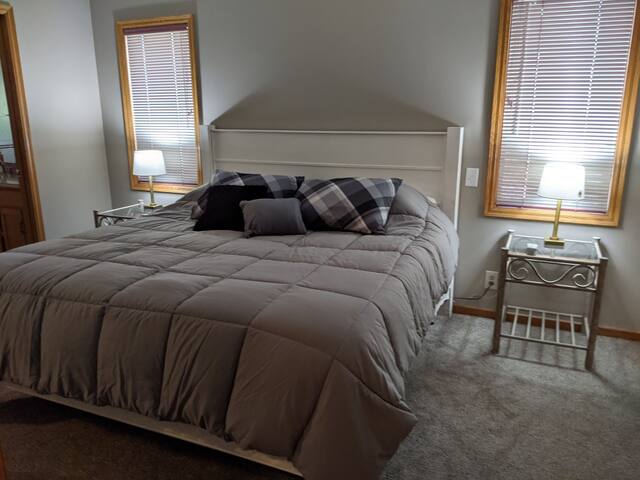 Eden Prairie Escape *spacious home, quiet and safe gallery image 2