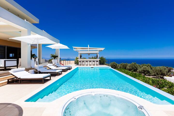 Hilltop villa with full facilities&scenic views gallery image 2