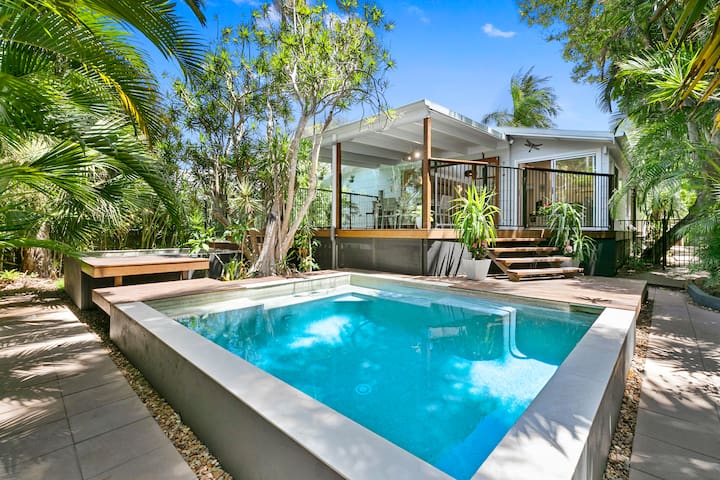 Tranquil & tropical, Sunshine Beach