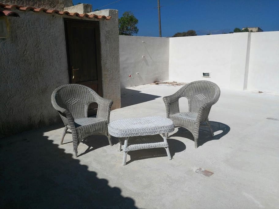Spazio esterno con giardino.
Ideale per il relax.