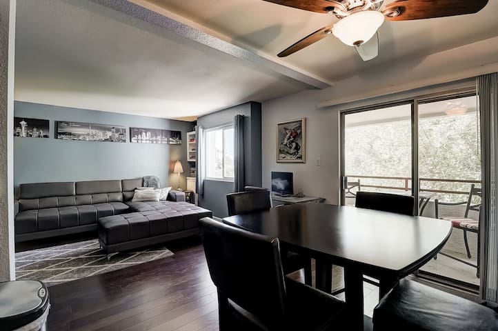 Resort Style Scottsdale Condo *Camelback Views*