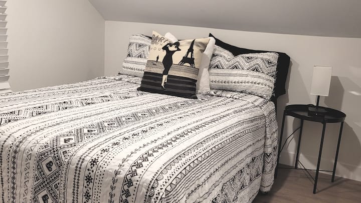 Ზედა სართული/ბლოკი 4-საძინებლიანი, ორადგილიანი საწოლით.