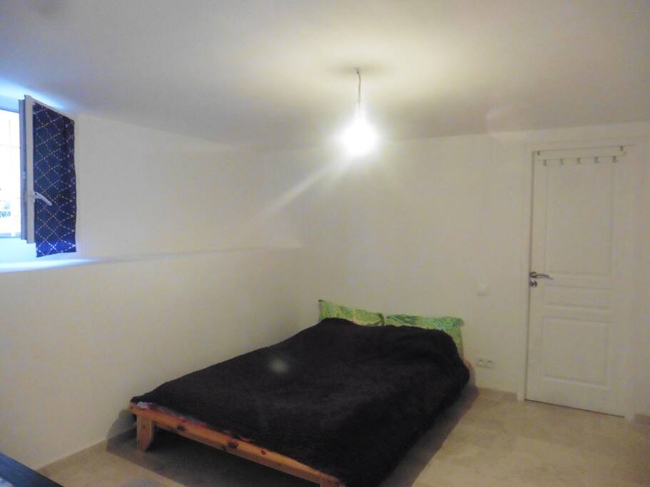 Chambre avec lit deux places