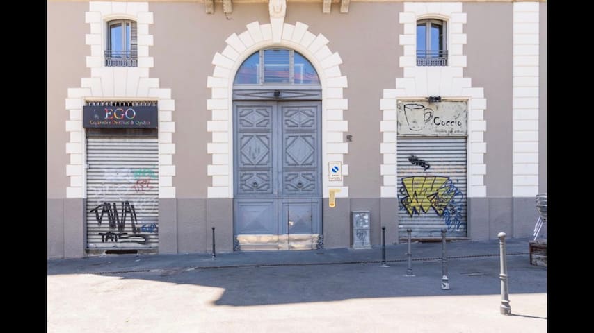 WhiteNavigli Milan ThE Pleasure of Living DownTown