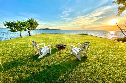 Lakehouse in unique position on Lake Trasimeno