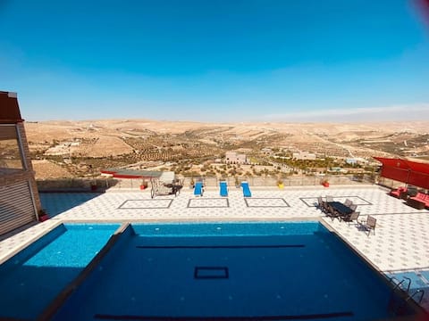 Cheerfull 4 bedrooms villa with pool and garden