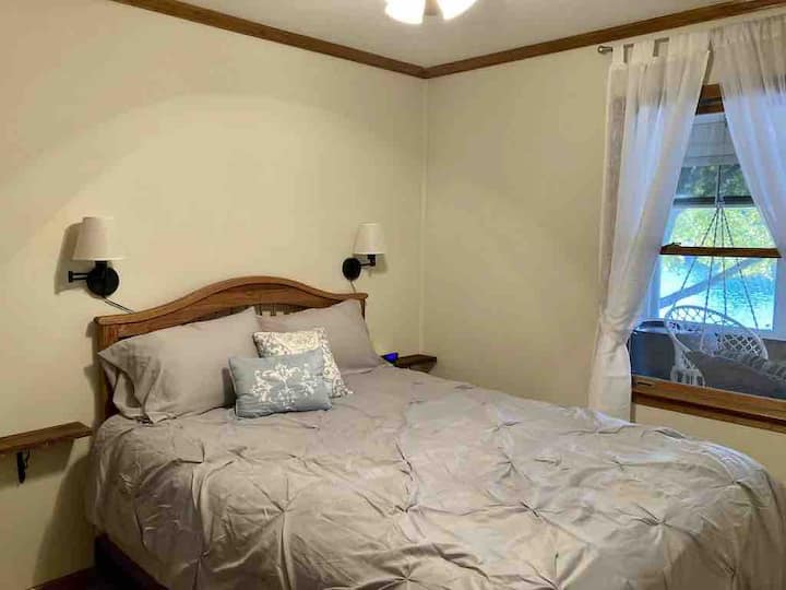 Queen bed, dresser and full sized closet.