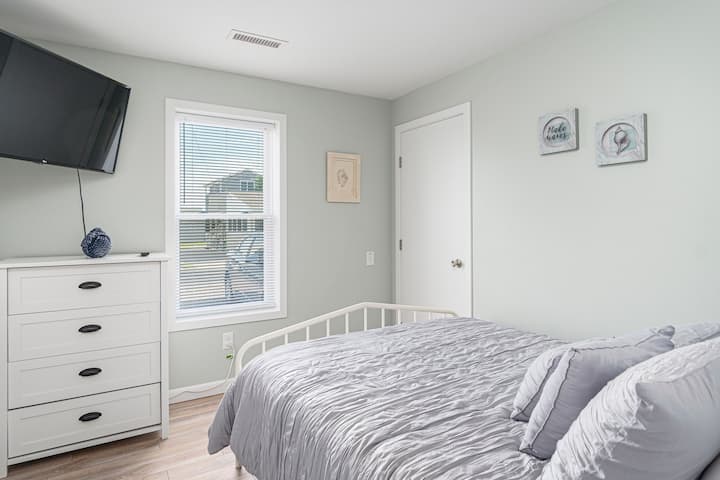 Bedroom #4, Queen Bed