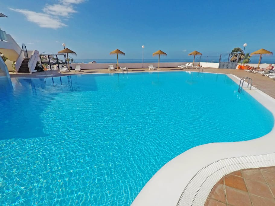 Swimming pool in the complex with a wonderful view of the Ocean / Basen w kompleksie z cudownym widokiem na Ocean