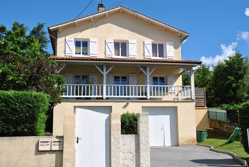 vue de la terrasse, et de la situation 1er étage,